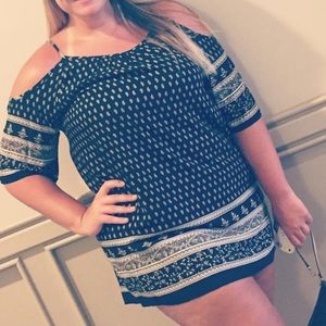 Fun black spaghetti strap cold shoulder dress 🖤